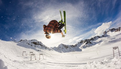 开云APP-坎特，里昂之夜，一个非典型巨星如何提前终结悬念