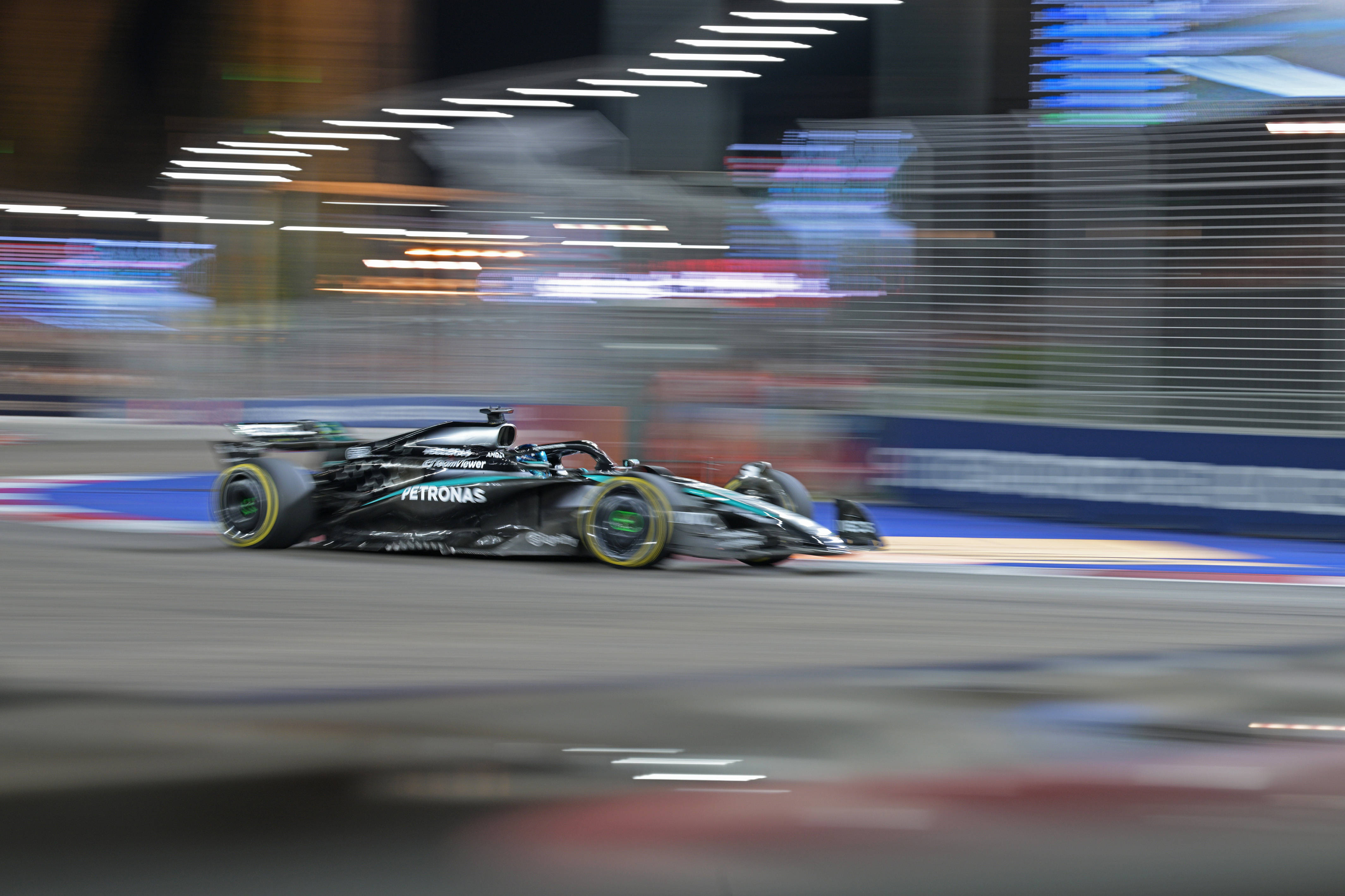 雷诺车队完胜红牛二队，拉塞尔惊艳四座