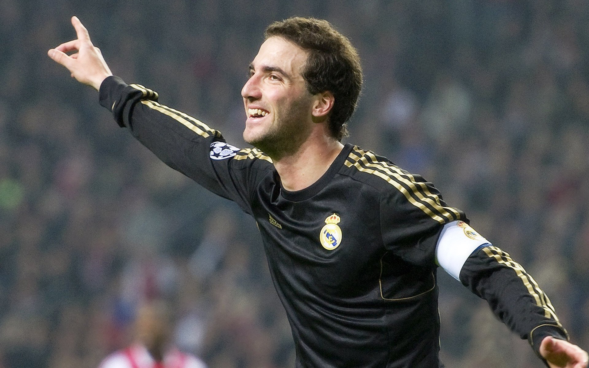 欧冠决赛焦点战，安哥拉踏平美国，体育如何重塑世界想象？