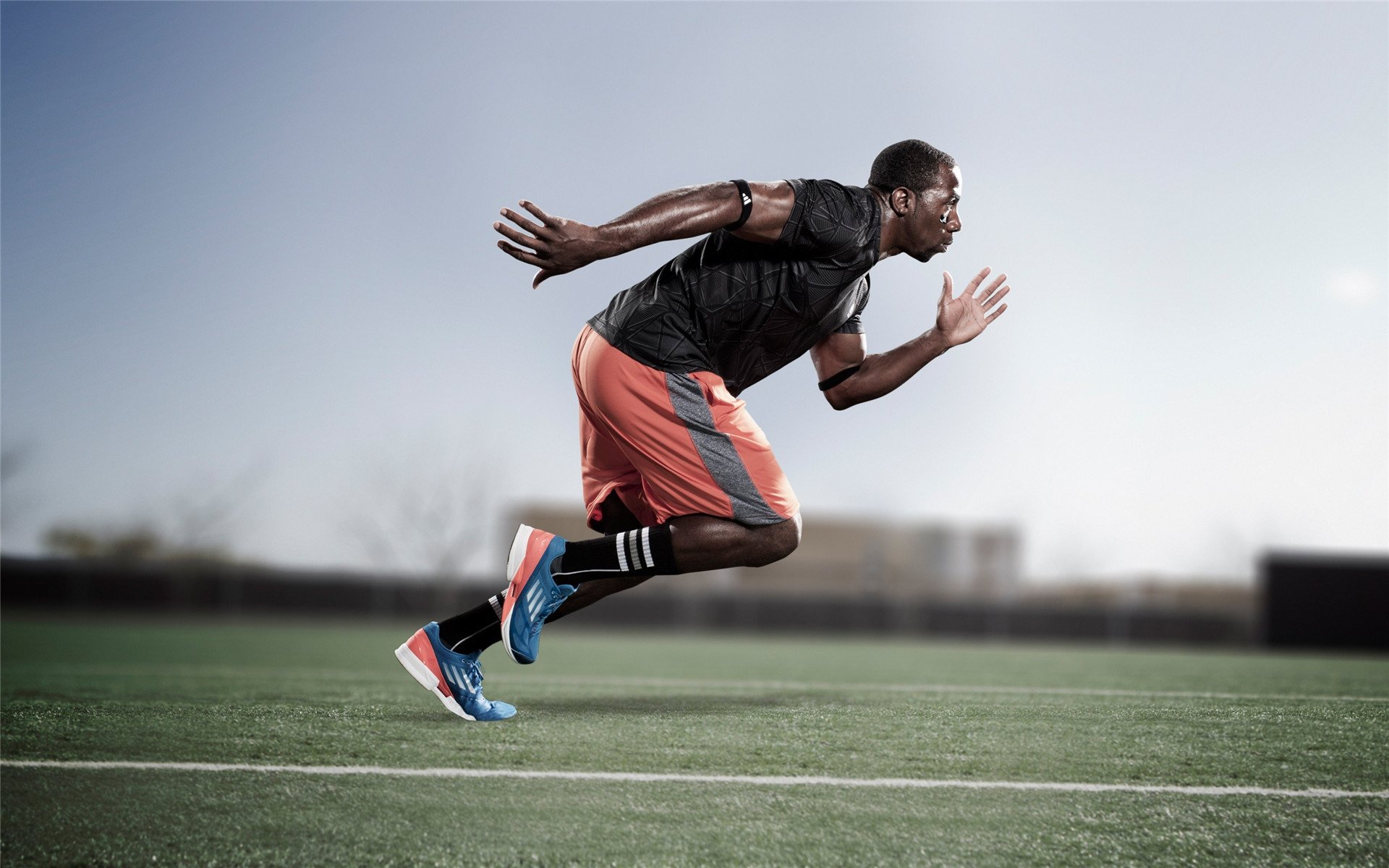 火箭连续得分压制活塞,布克成为关键先生